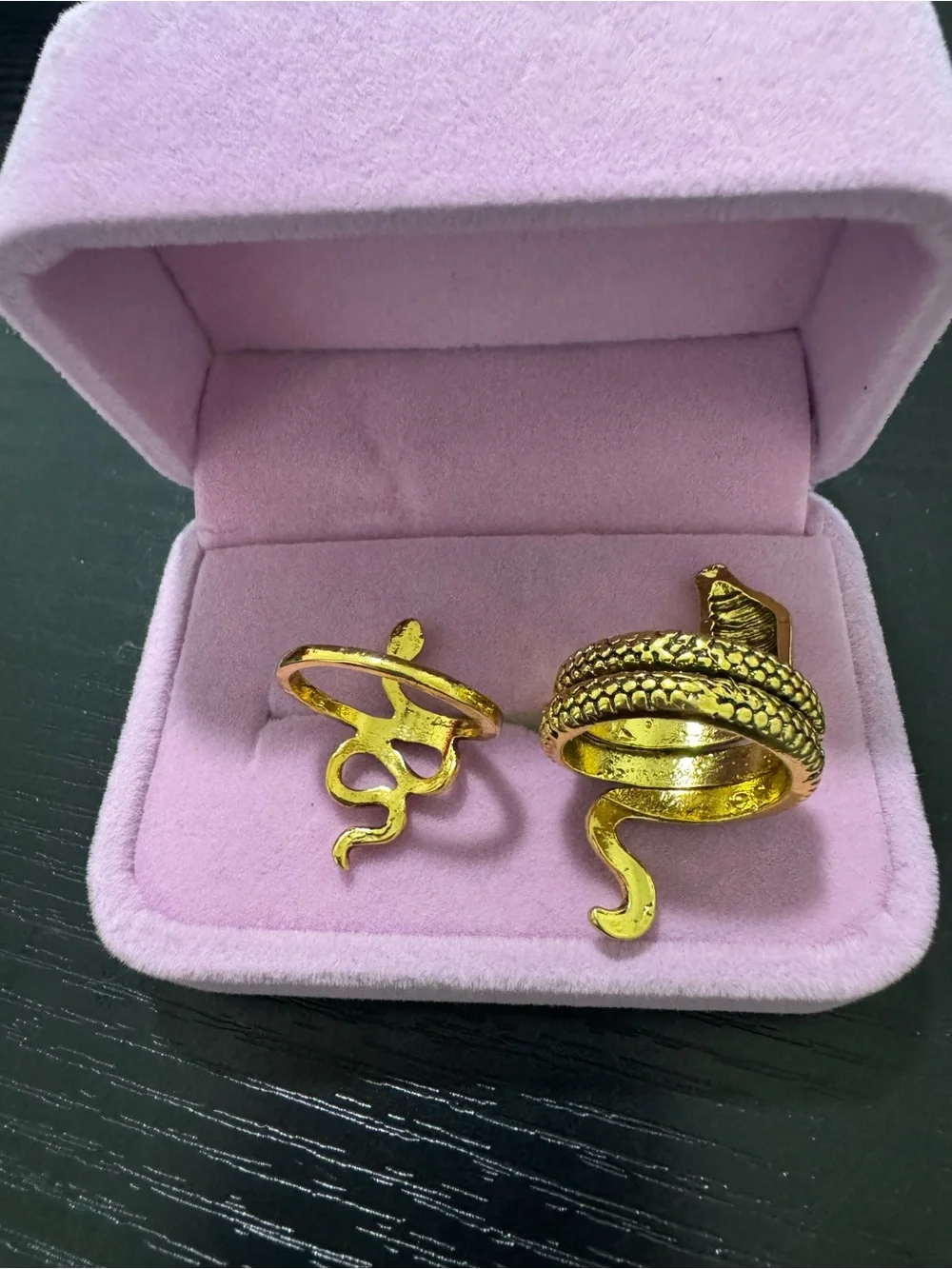 Set of 2 Gold tone snake rings with textured scales #snake #metallic size 5/6